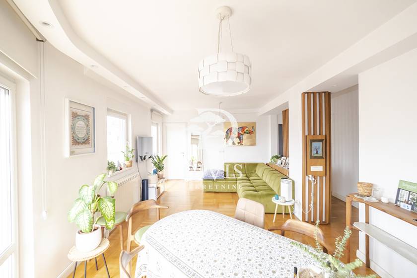 Trosoban stan sa velikom terasom na Vračaru 87m2 2