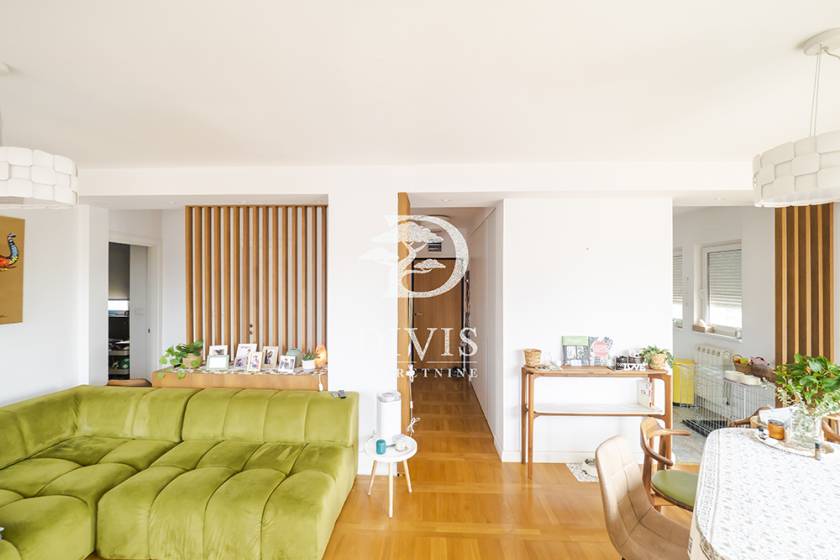 Trosoban stan sa velikom terasom na Vračaru 87m2 1