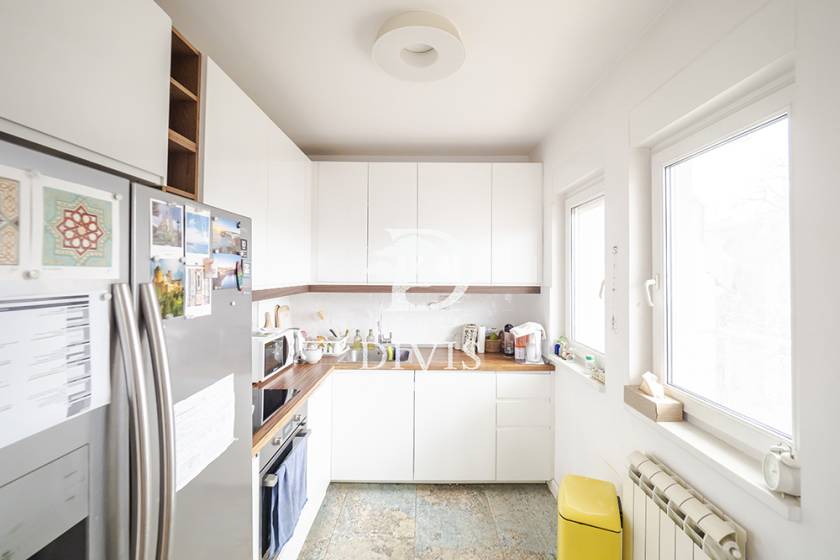 Trosoban stan sa velikom terasom na Vračaru 87m2 3