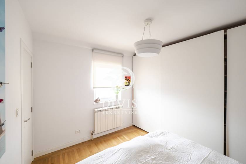 Trosoban stan sa velikom terasom na Vračaru 87m2 4