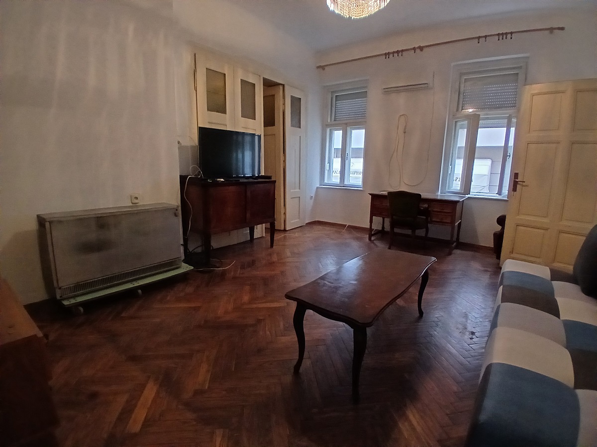 Izdajemo 2 5 salonski stan na Vračaru  80m2 1
