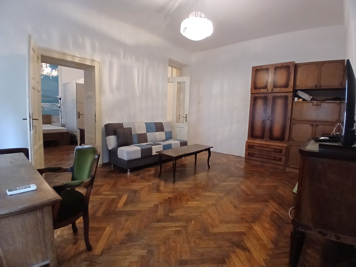 Izdajemo 2 5 salonski stan na Vračaru  80m2 2