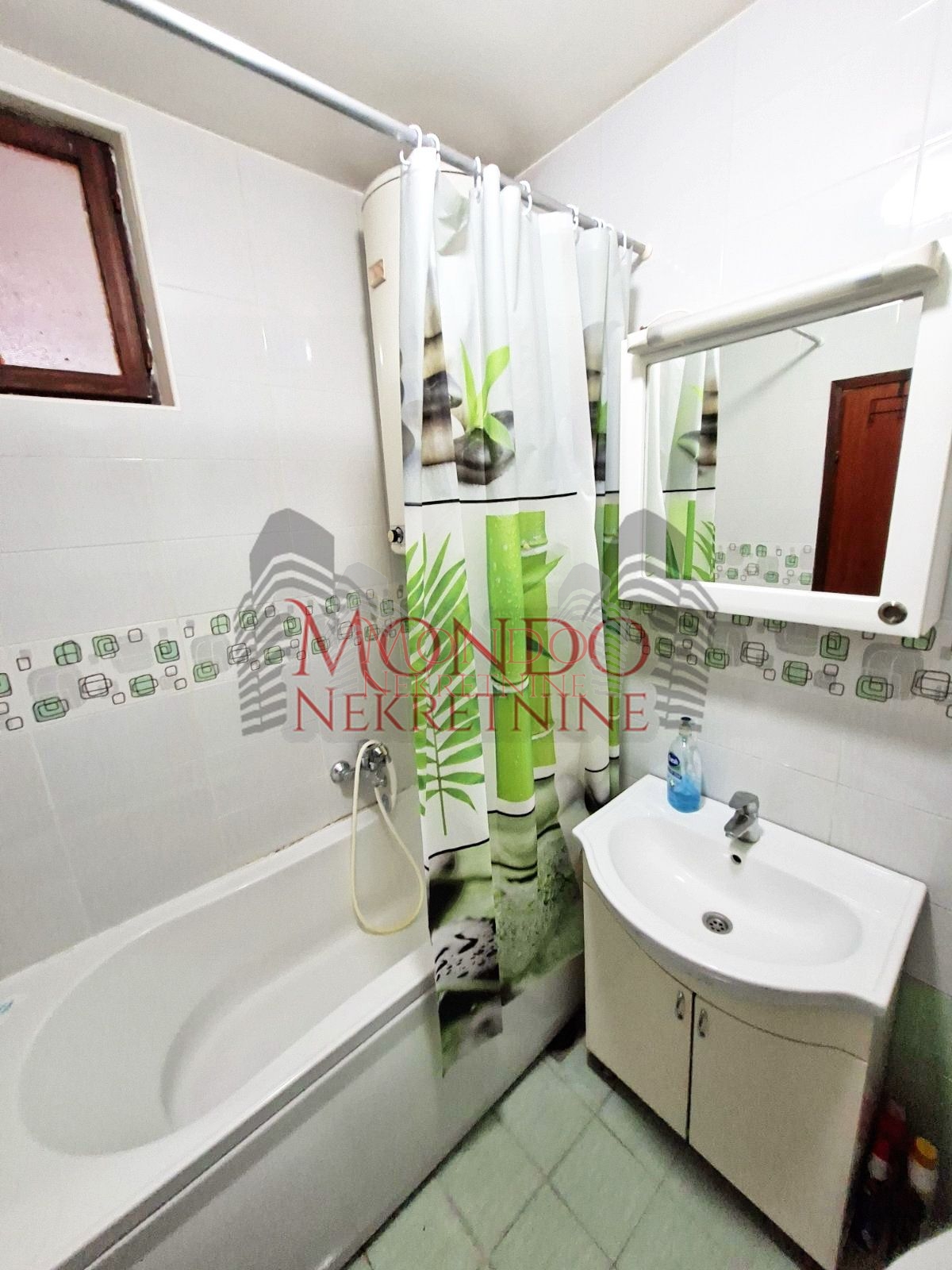 Dvoiposoban stan u kući na Trošarini 11