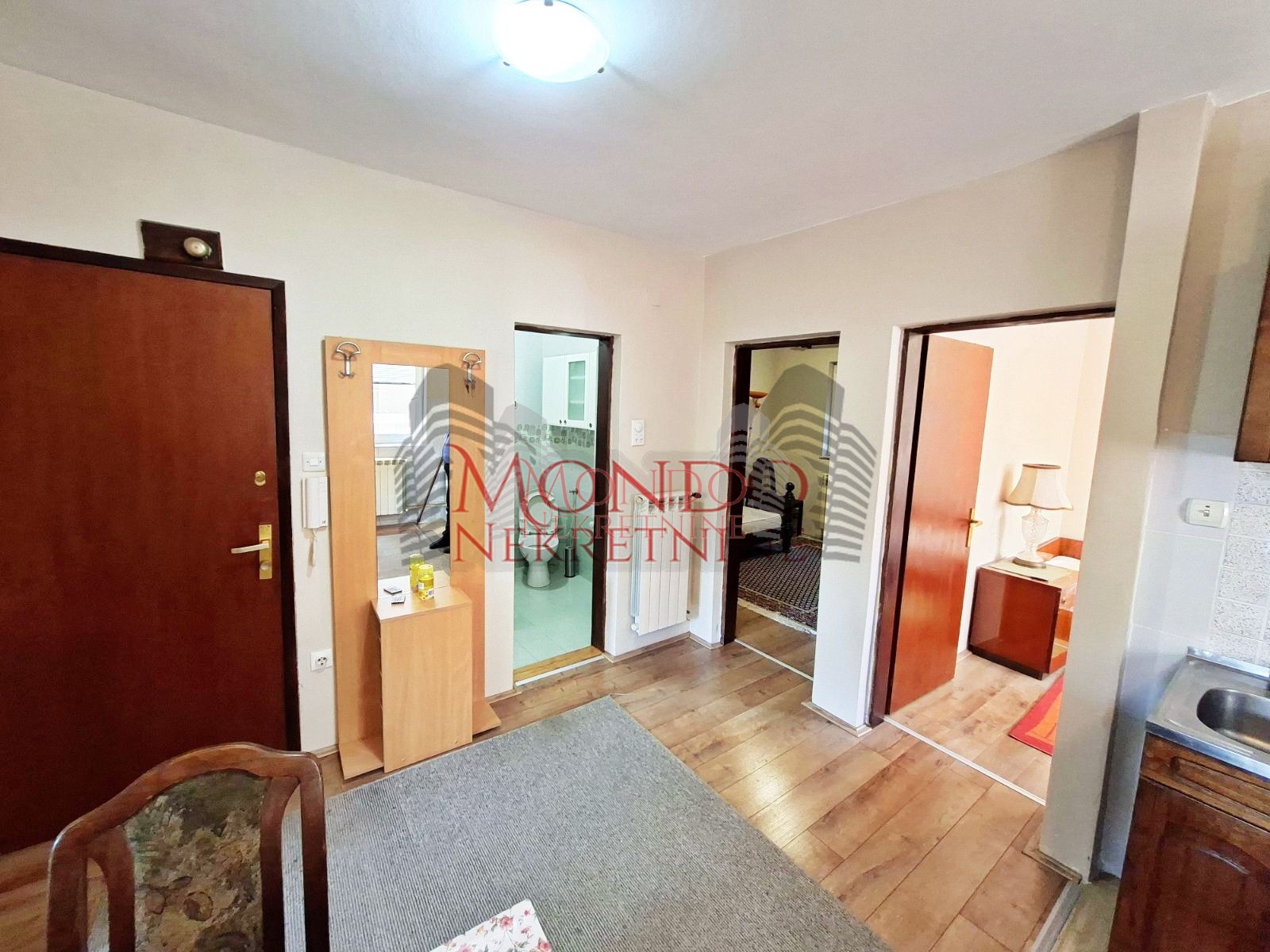 Dvoiposoban stan u kući na Trošarini 5