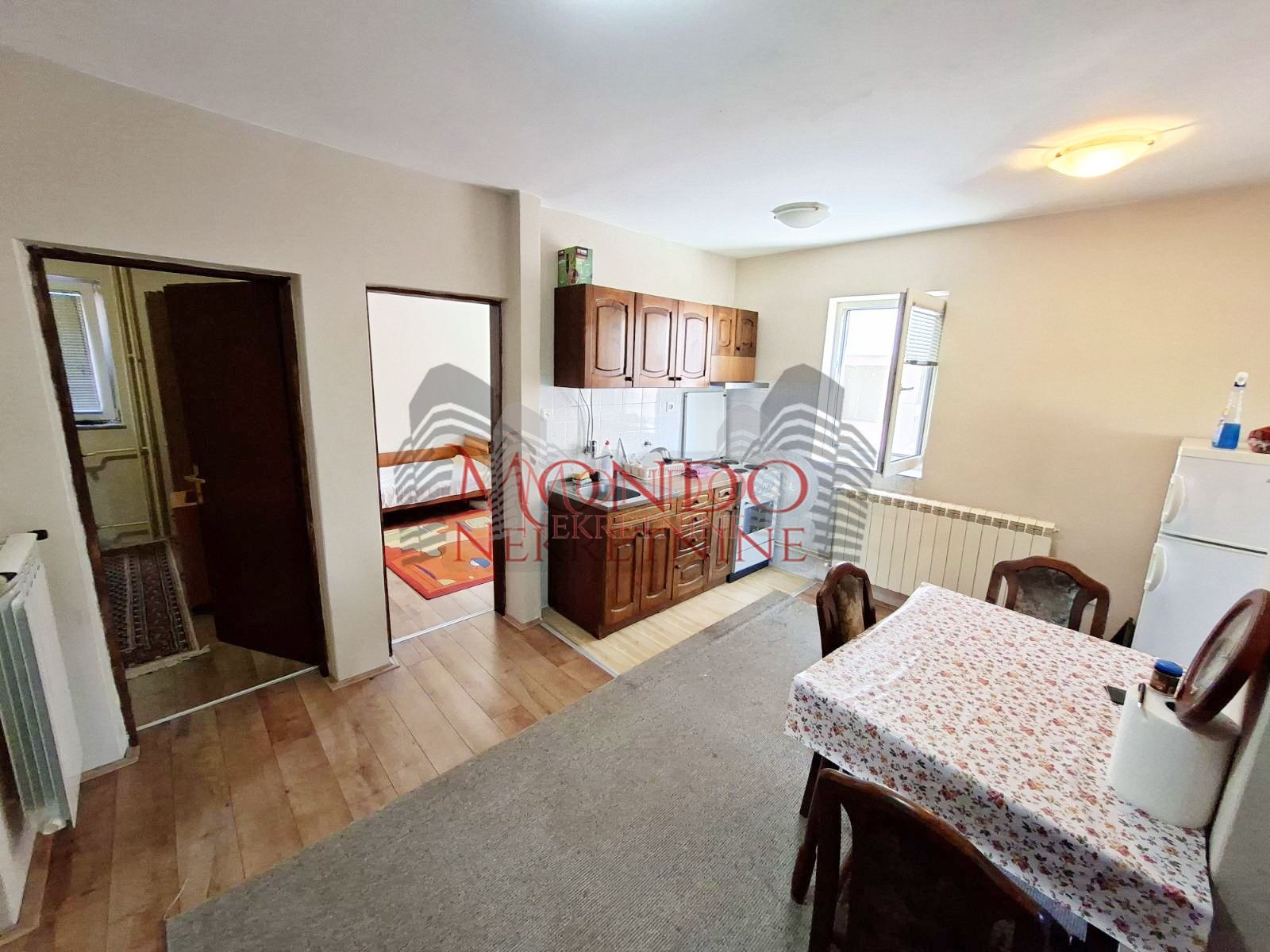 Dvoiposoban stan u kući na Trošarini 3