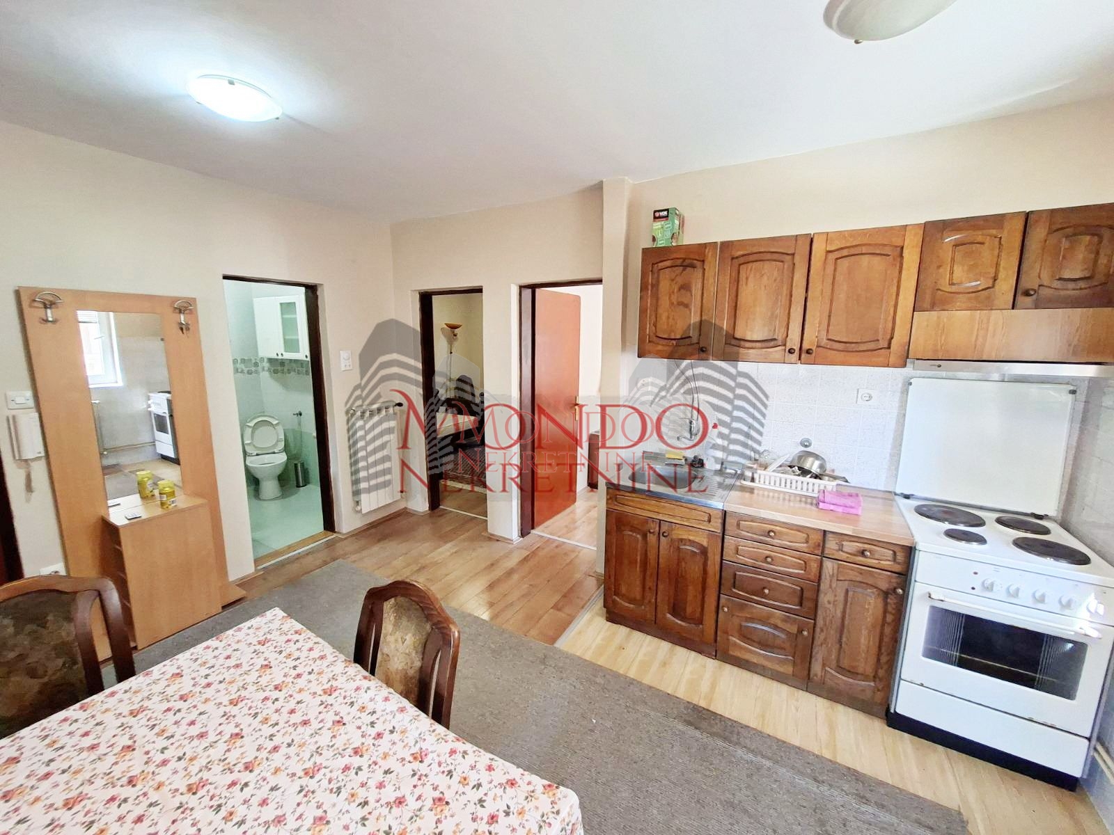 Dvoiposoban stan u kući na Trošarini 4