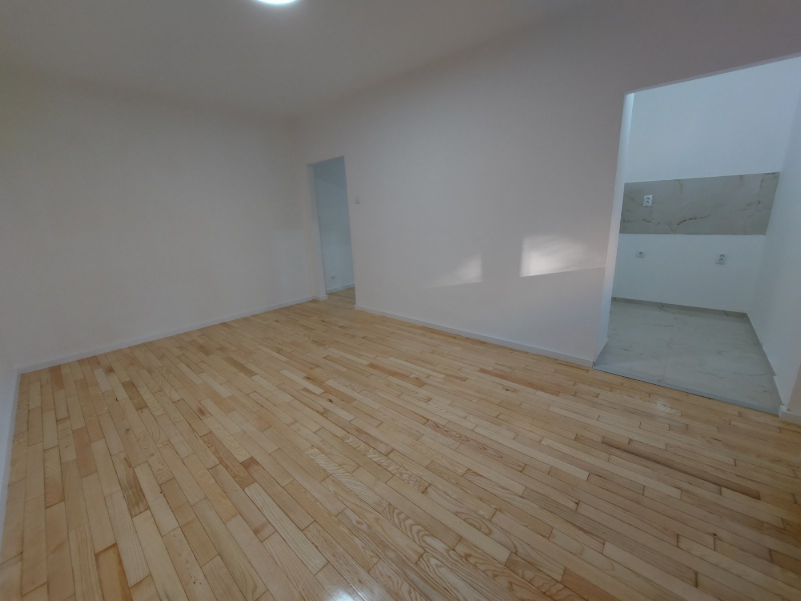 Prodajem dvoiposoban stan Novi Sad Rotkvarija 2