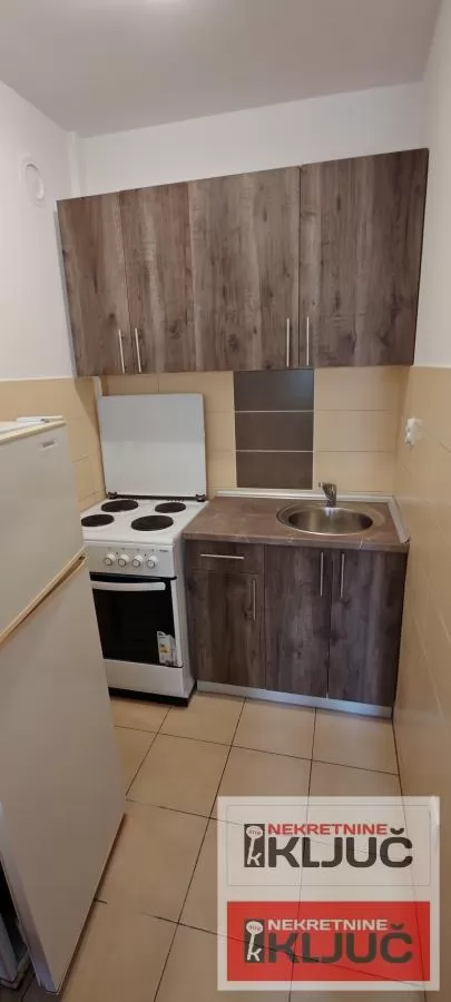 Dobar Jednoipopsoban stan u blizini Z.stanice/kod LIDLA/ 3