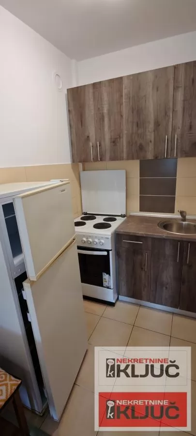 Dobar Jednoipopsoban stan u blizini Z.stanice/kod LIDLA/ 4