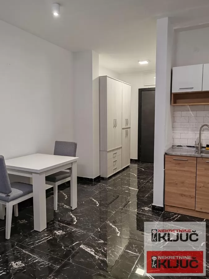 Odlicna NOVA garsonjera na Bulevaru Evrope 2