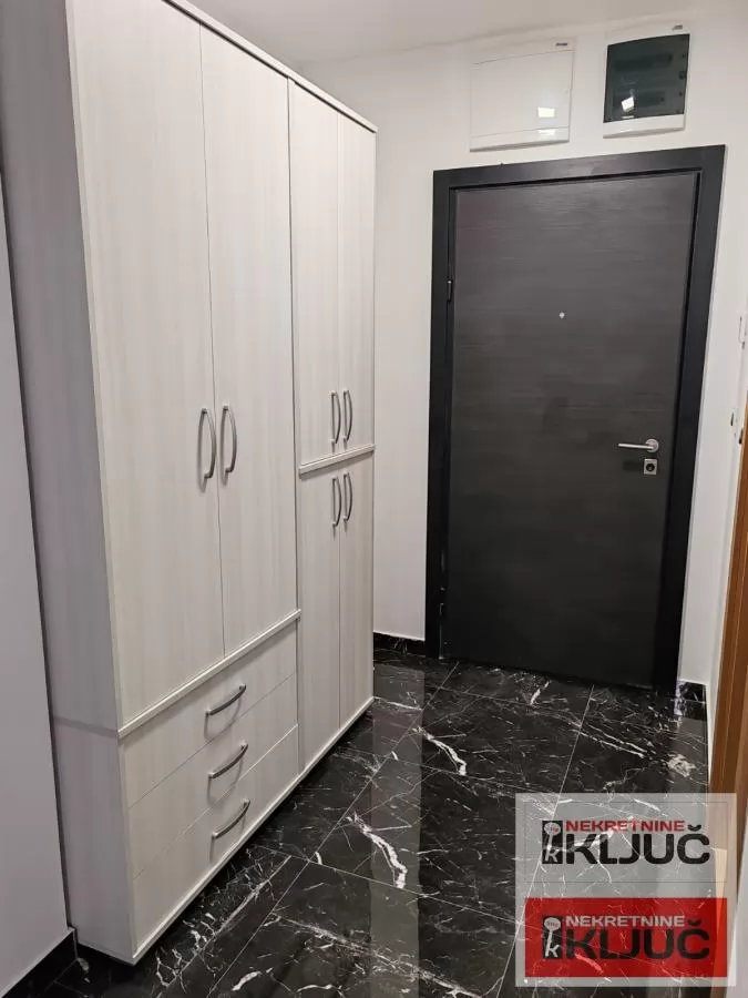 Odlicna NOVA garsonjera na Bulevaru Evrope 4