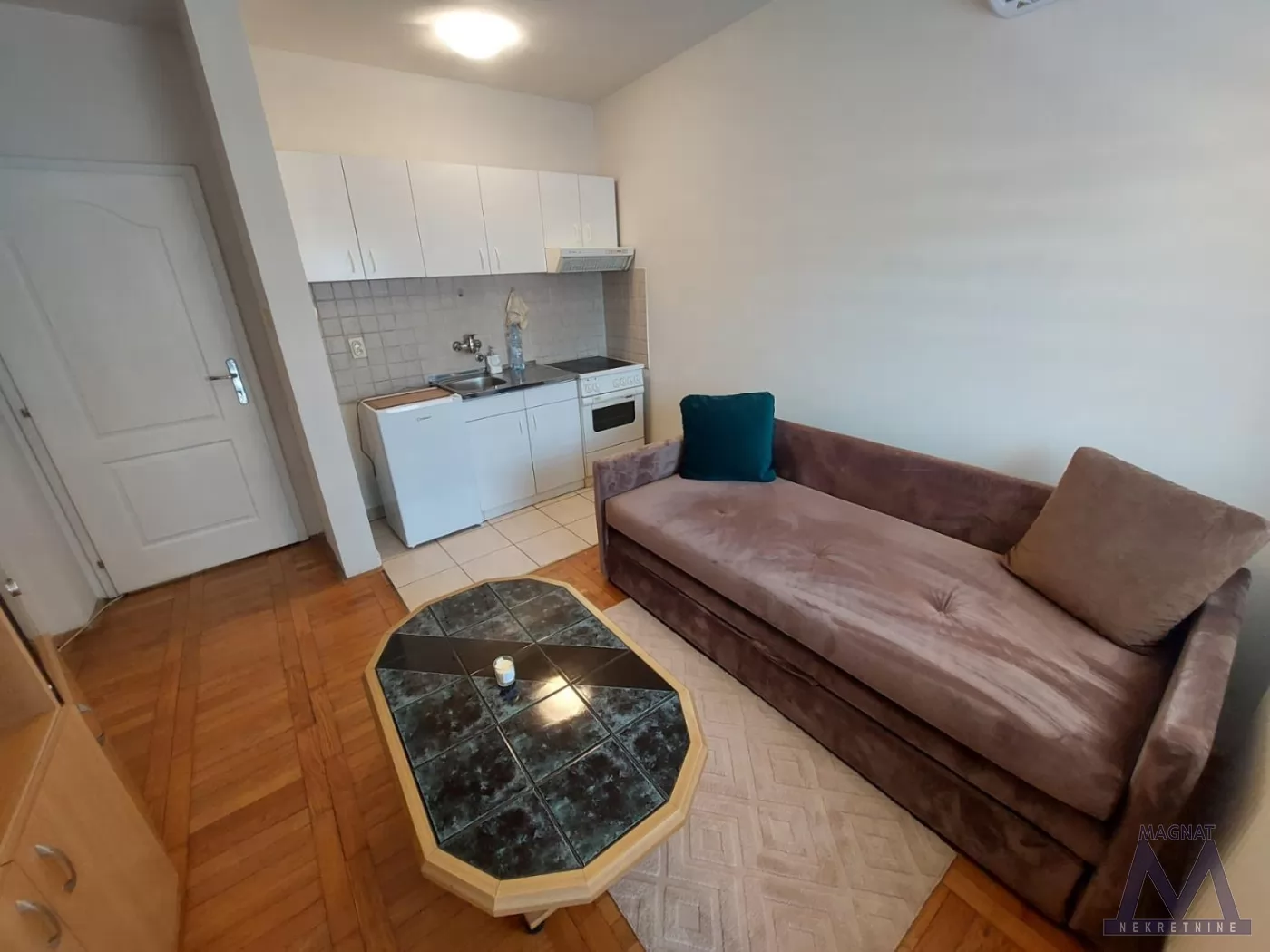 Stan,NOVI SAD,BULEVAR,kv: 23, € 270, ID: 9101935 4