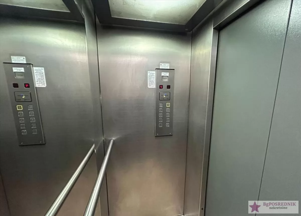 STAN SA GARAŽNIM MESTOM! 8