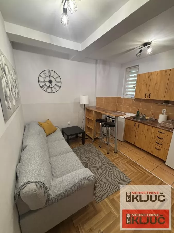 CENTAR, 25m2, Jednoiposoban, Namešten 1