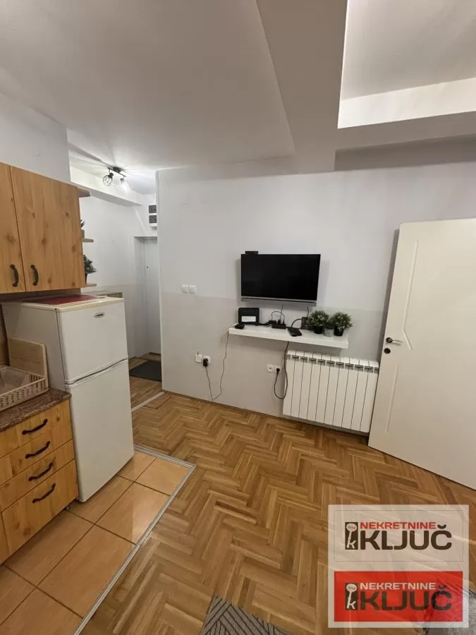 CENTAR, 25m2, Jednoiposoban, Namešten 3