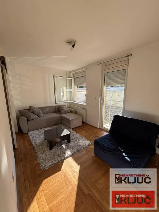 Dobar jednoiposoban stan na Grbavici 1