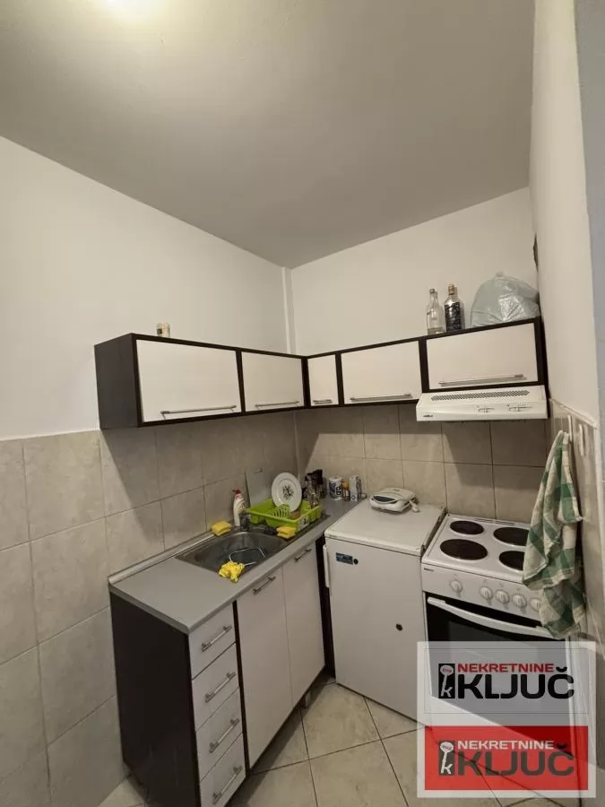 Dobar jednoiposoban stan na Grbavici 2