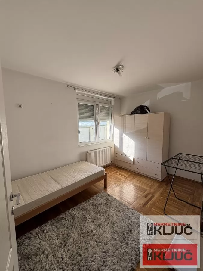Dobar jednoiposoban stan na Grbavici 4