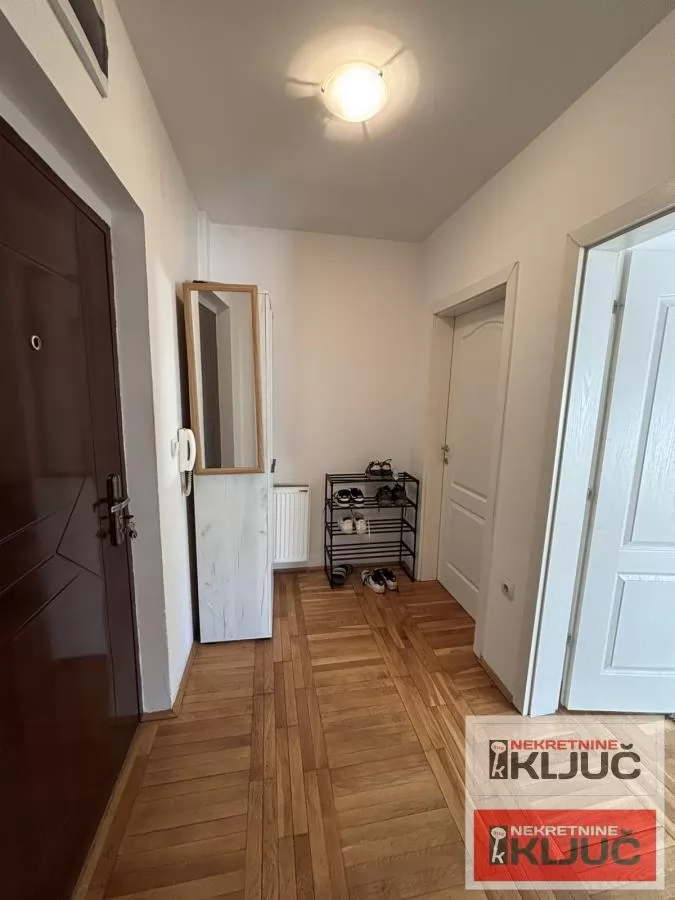 Dobar jednoiposoban stan na Grbavici 6