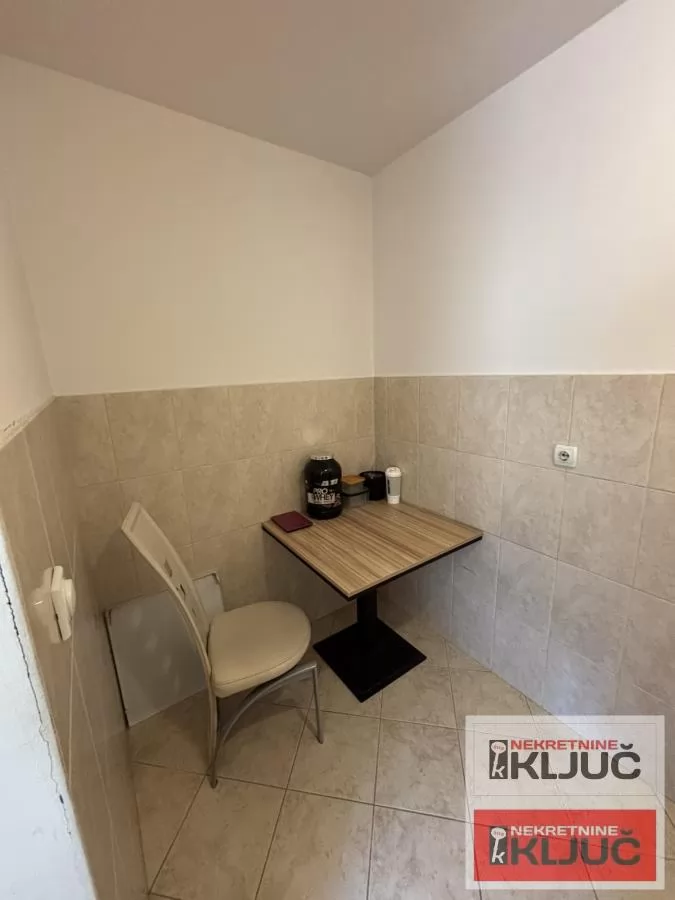 Dobar jednoiposoban stan na Grbavici 8