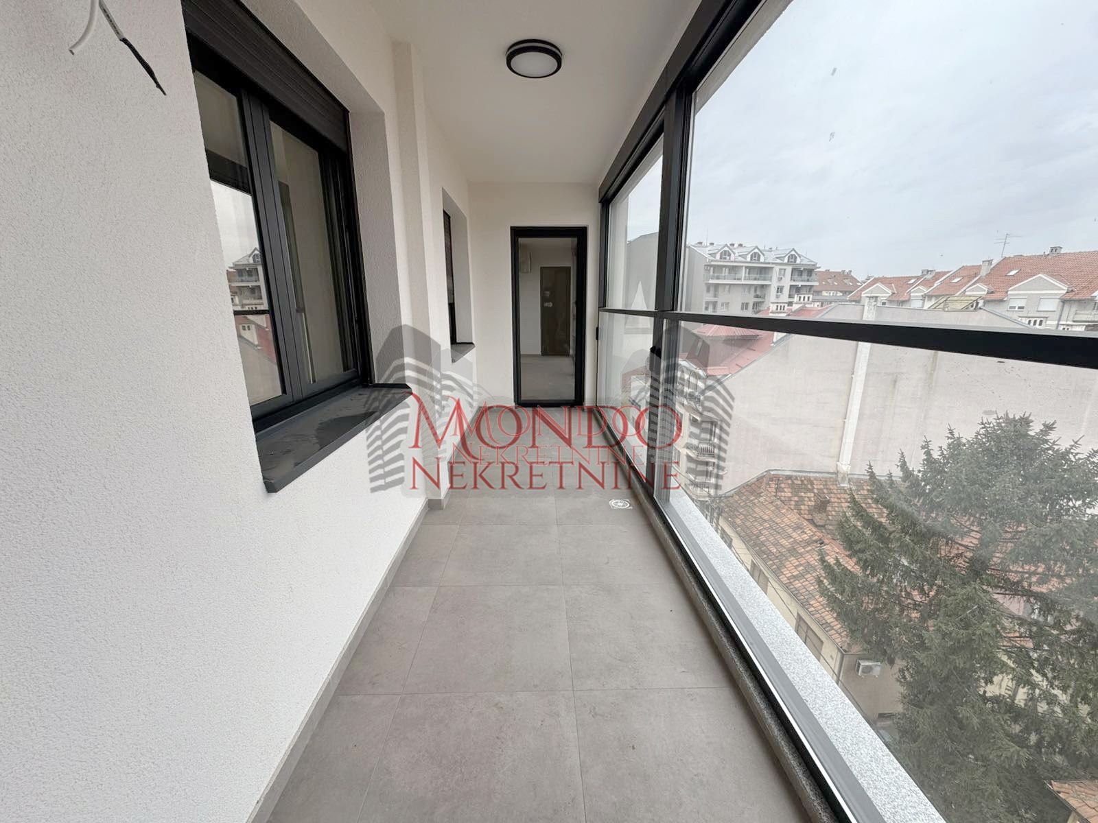 Cetvorosoban nov stan u centru grada kod Doma zdravlja 15