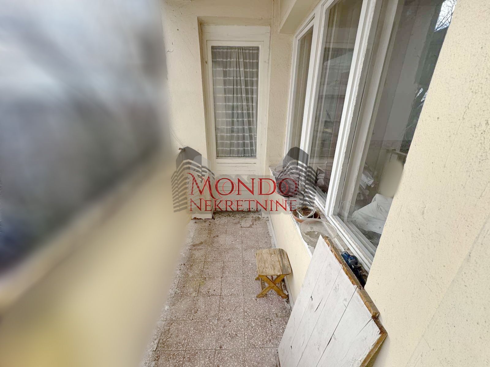 Dvosoban stan u Durlanu preko puta pijace 14