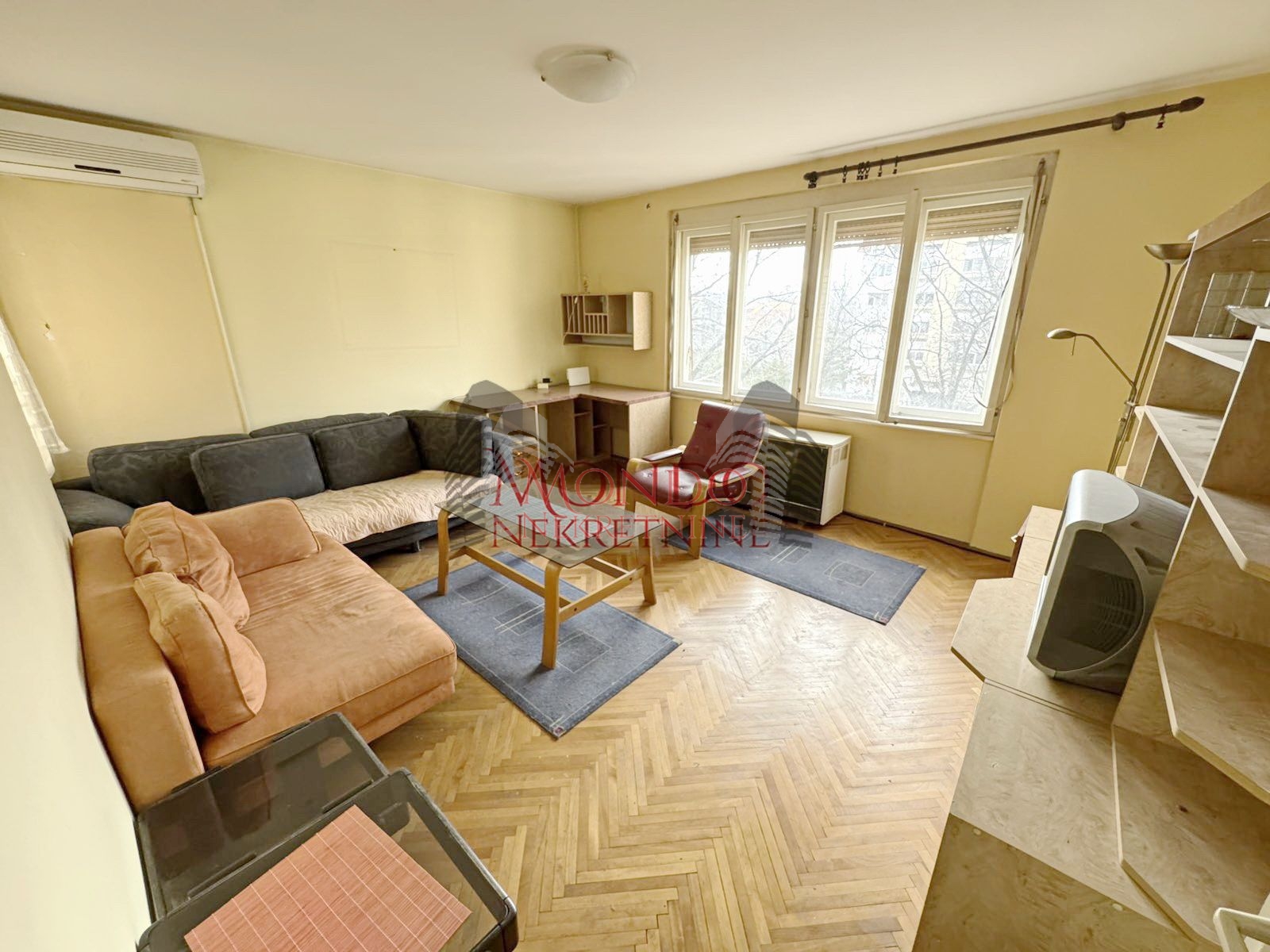 Dvosoban stan u Durlanu preko puta pijace 1