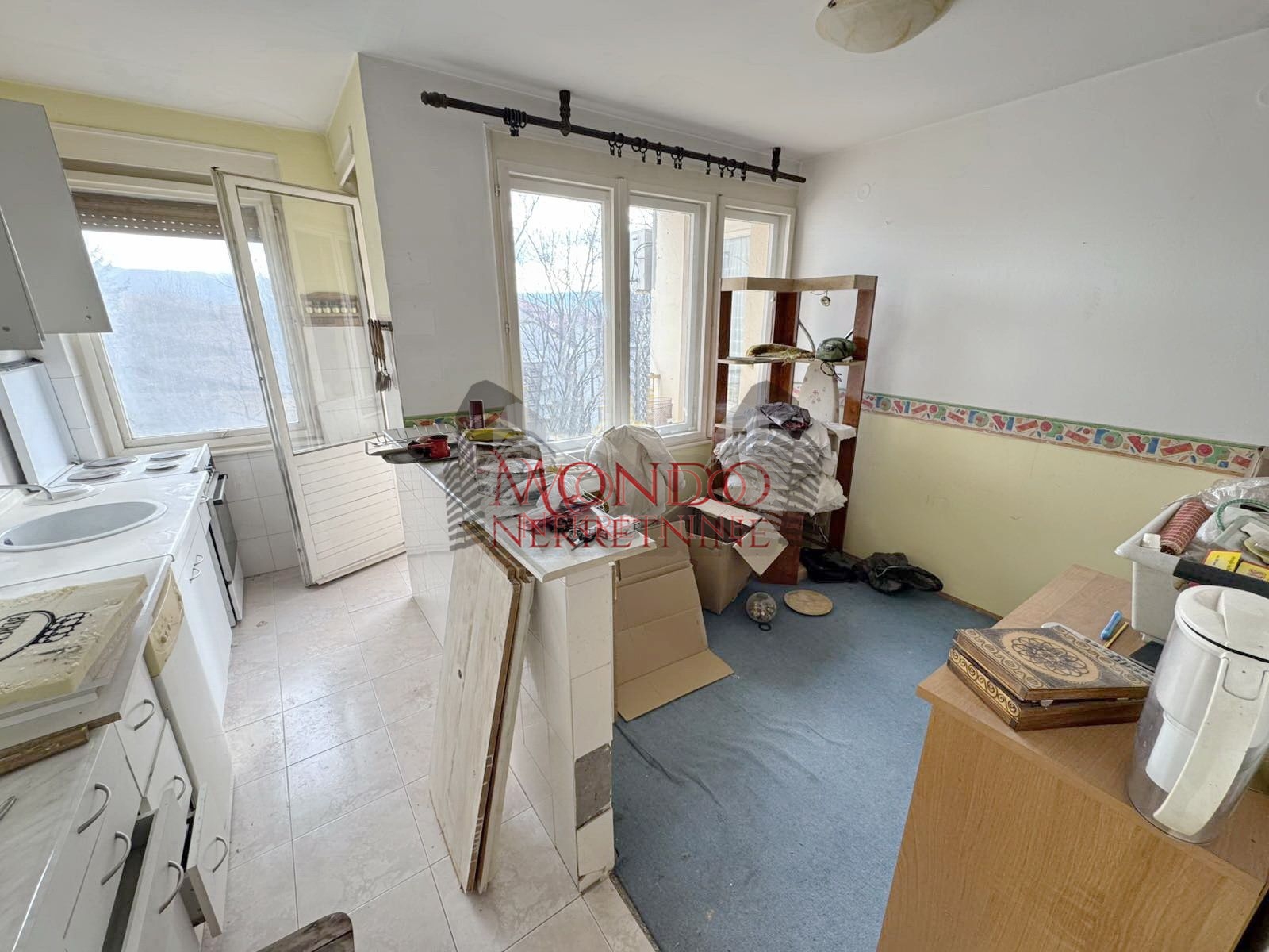 Dvosoban stan u Durlanu preko puta pijace 9