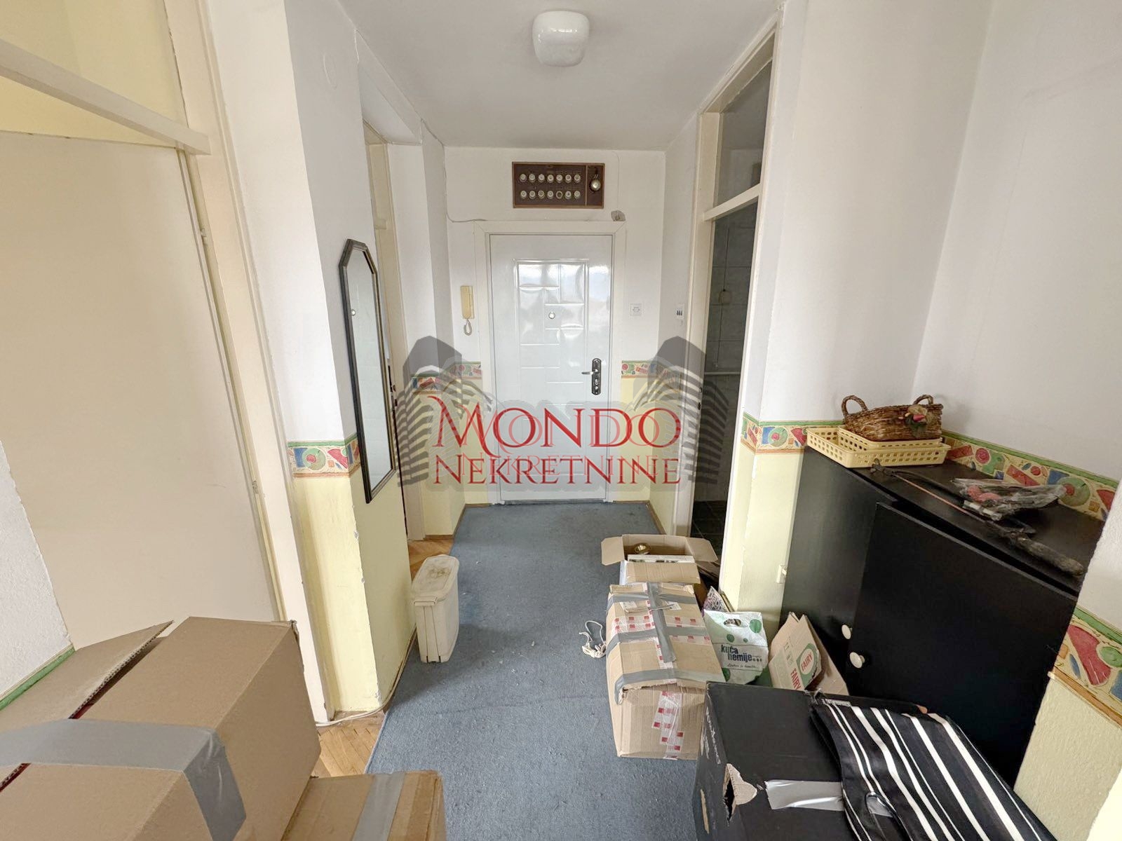 Dvosoban stan u Durlanu preko puta pijace 11