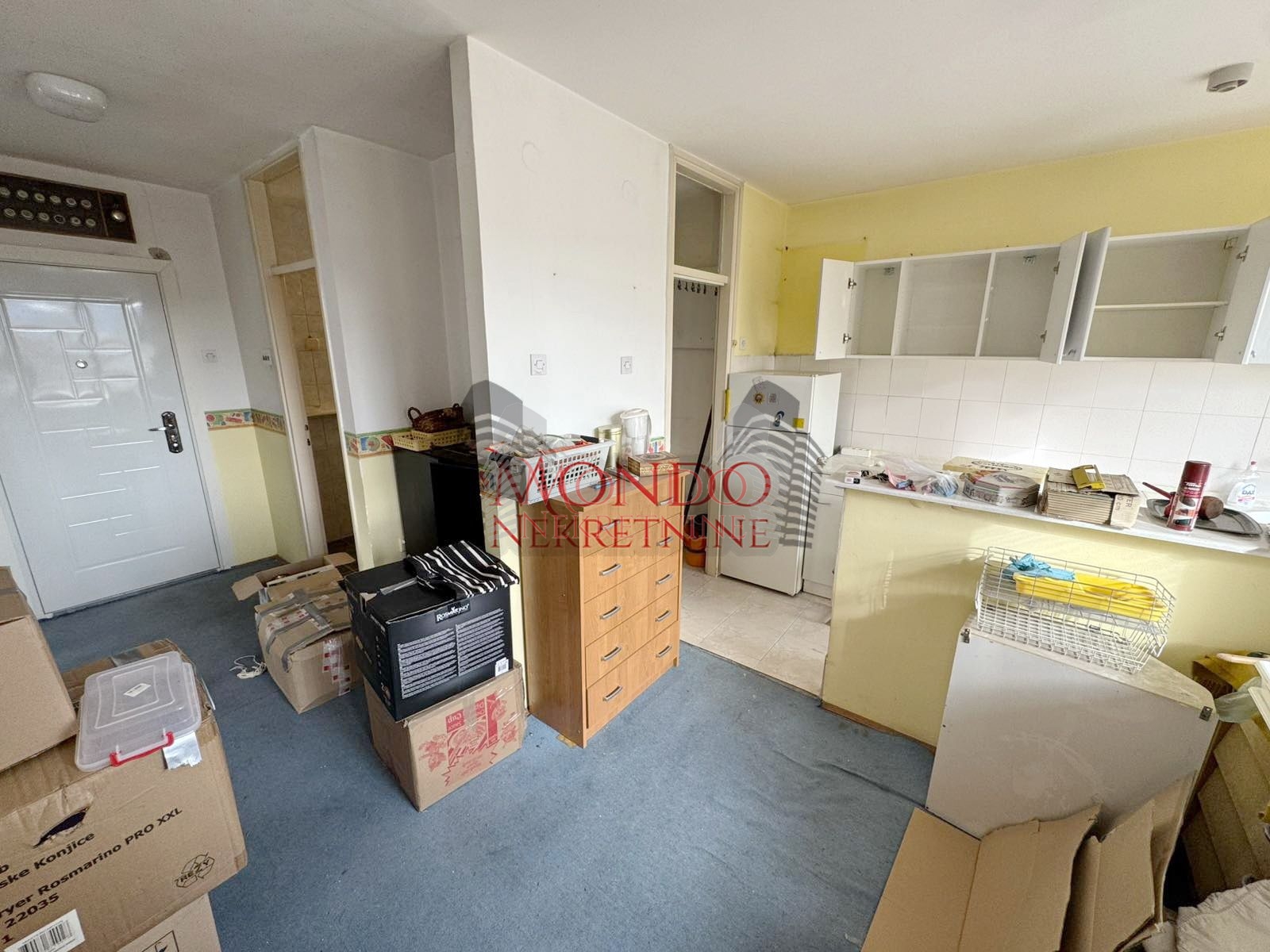 Dvosoban stan u Durlanu preko puta pijace 8