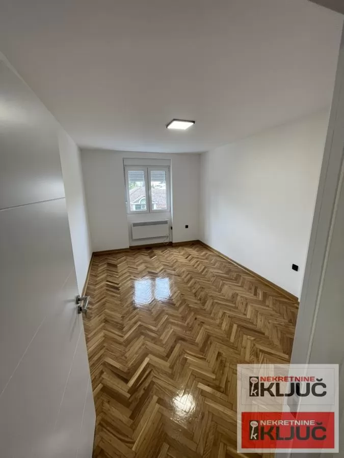 ADAMOVIĆEVO NASELJE, 49m2 + Terasa, Dvosoban, Renoviran 2