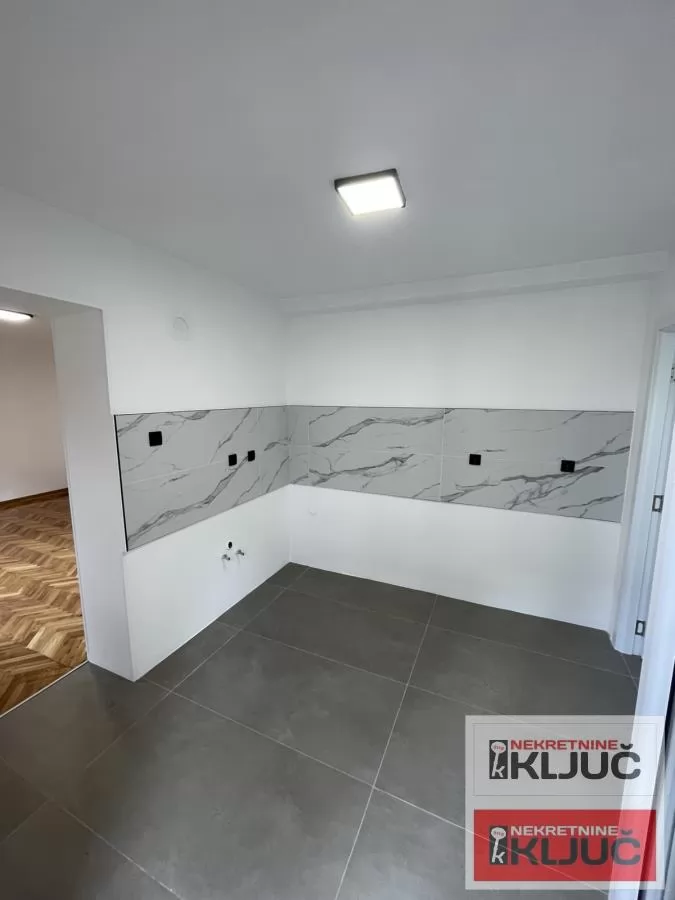 ADAMOVIĆEVO NASELJE, 49m2 + Terasa, Dvosoban, Renoviran 6