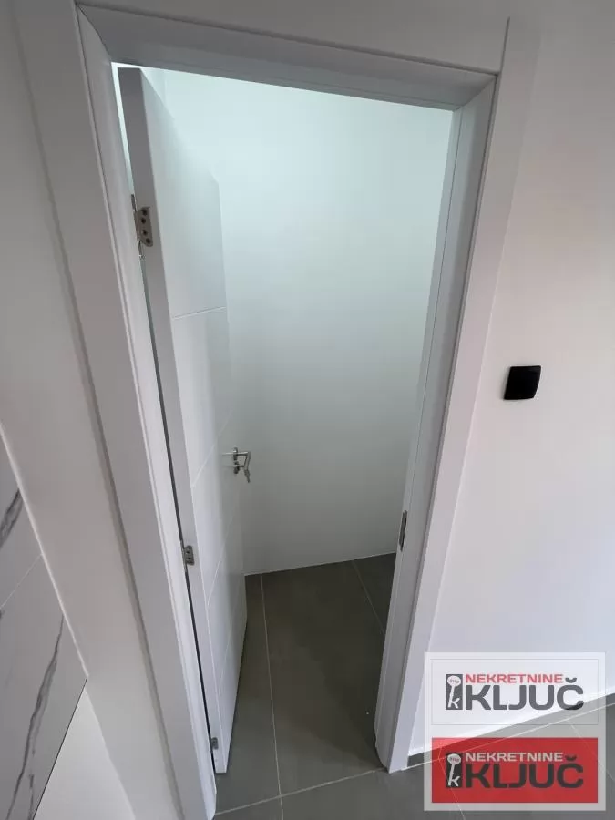 ADAMOVIĆEVO NASELJE, 49m2 + Terasa, Dvosoban, Renoviran 9