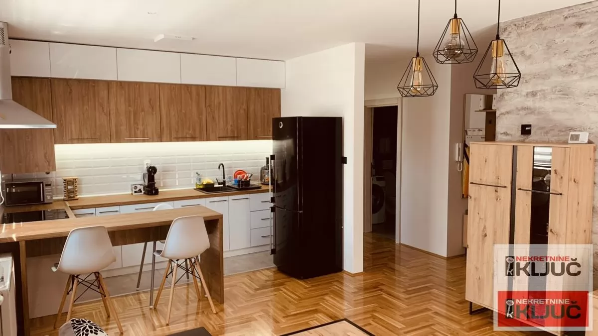 BLIZINA NAJLON PIJACE, 60m2, Dvoiposoban, Polunamešten 5