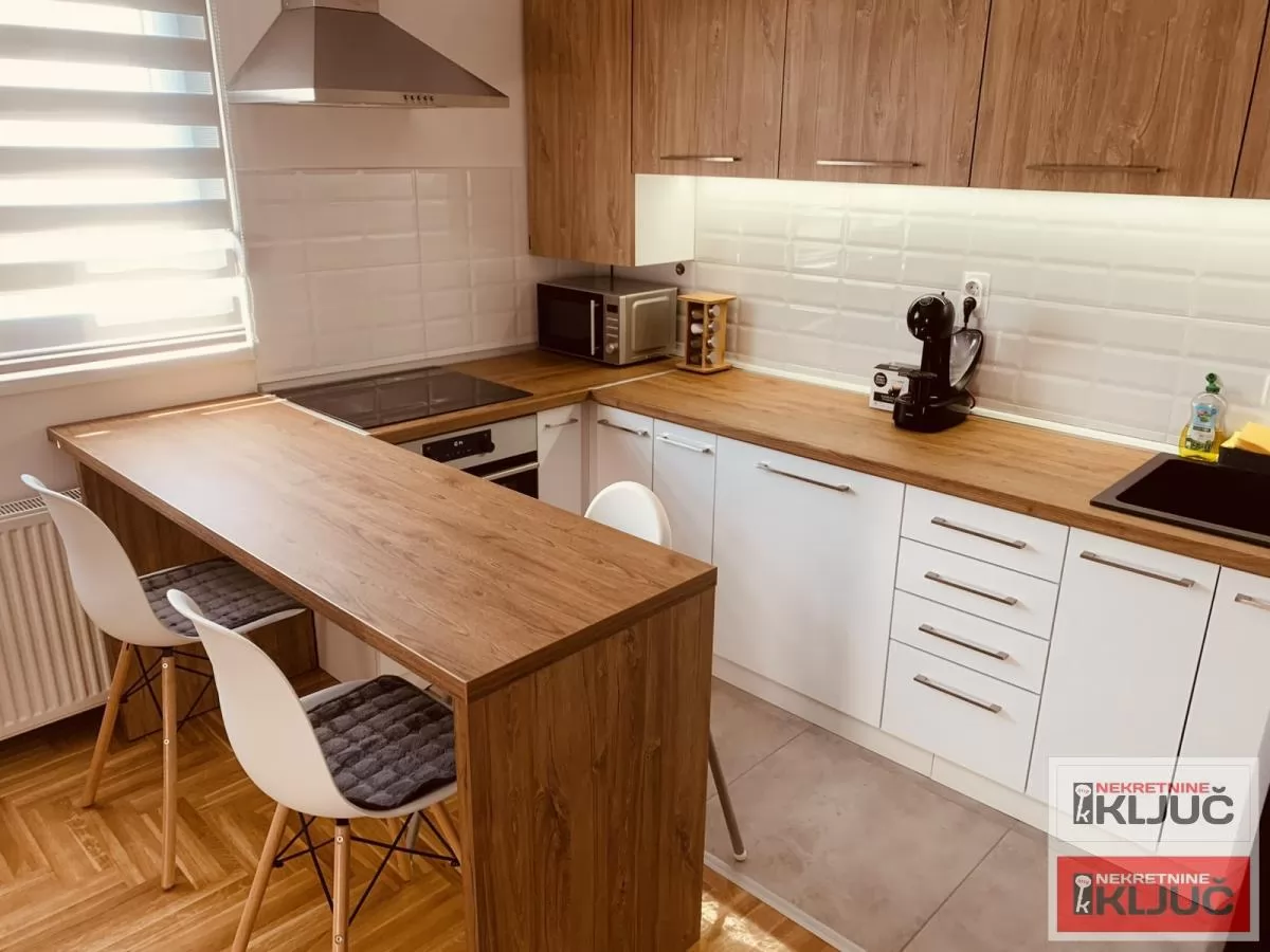 BLIZINA NAJLON PIJACE, 60m2, Dvoiposoban, Polunamešten 7