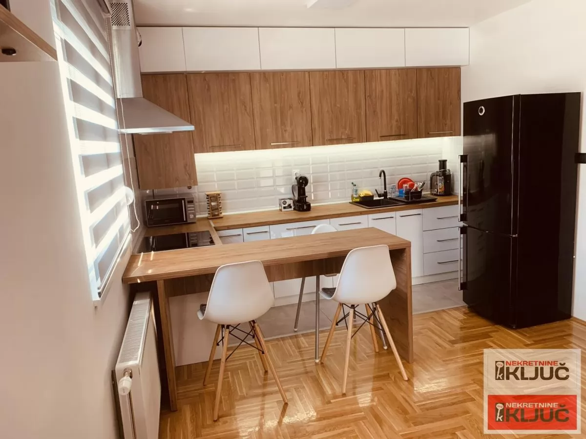 BLIZINA NAJLON PIJACE, 60m2, Dvoiposoban, Polunamešten 8