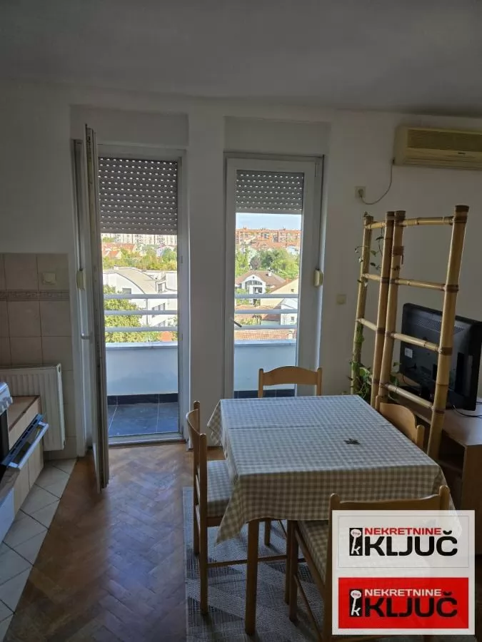 Dobra garsonjera na Sajmu 7