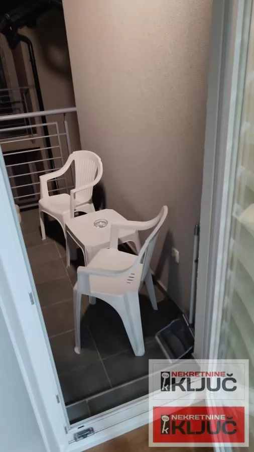 ADICE IZDAJE SE NAMEŠTENA GARSONJERA 10