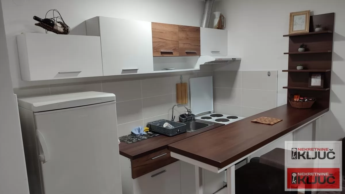 ADICE IZDAJE SE NAMEŠTENA GARSONJERA 5