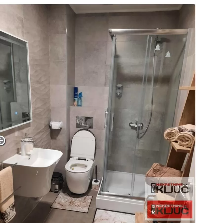 ADICE IZDAJE SE NAMEŠTENA GARSONJERA 8