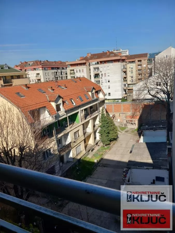 BULEVAR OSLOBOĐENJA IZDAJE SE NAMEŠTENA GARSONJERA 15