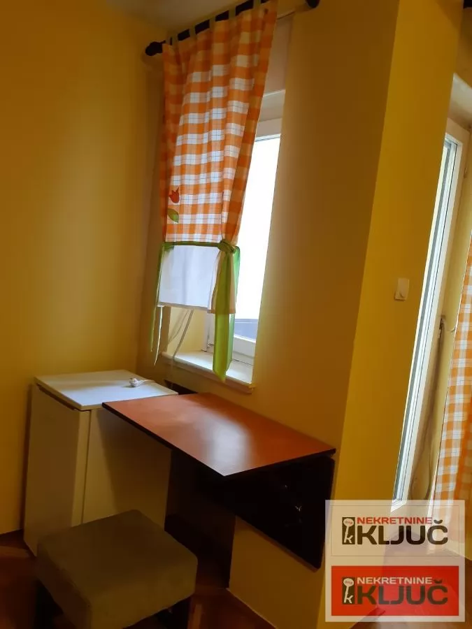 Dobra garsonjera un blizini centra/Kraljevog parka/ 3