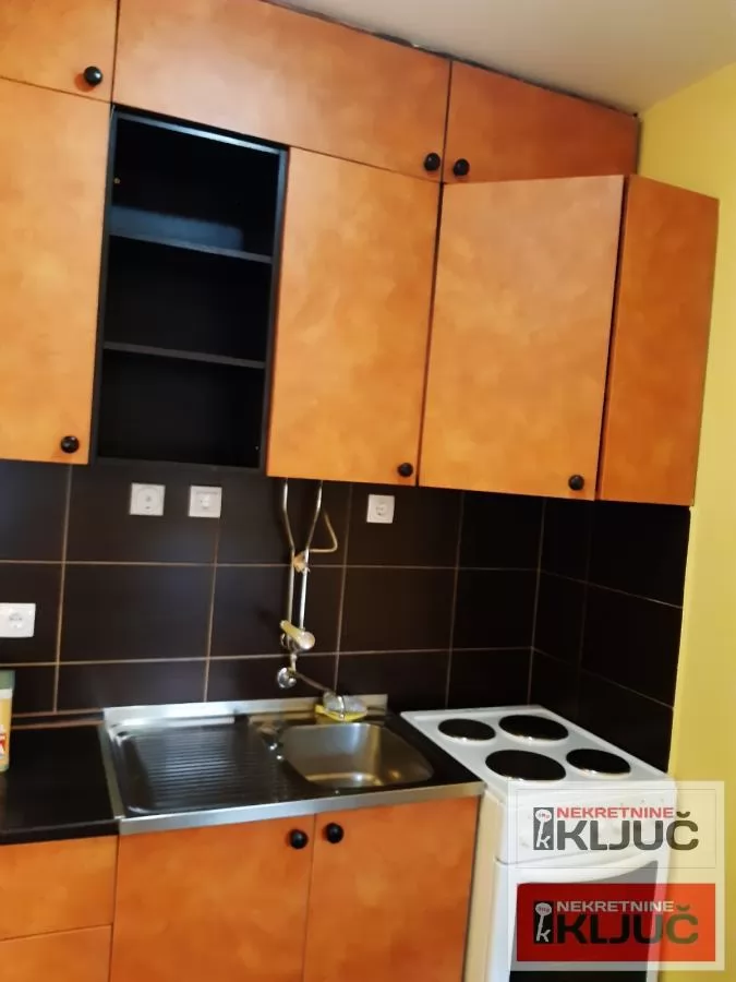 Dobra garsonjera un blizini centra/Kraljevog parka/ 4