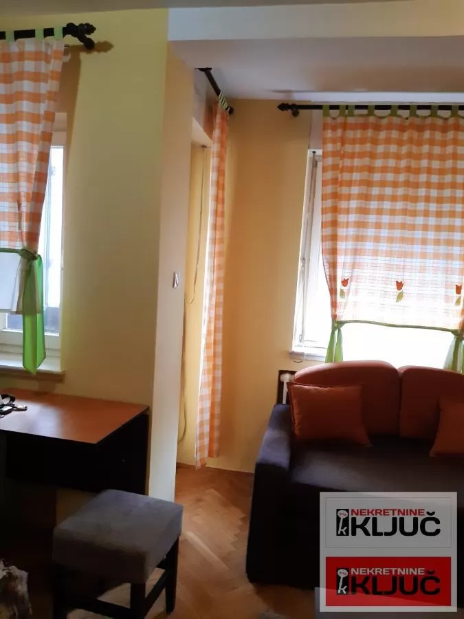 Dobra garsonjera un blizini centra/Kraljevog parka/ 7