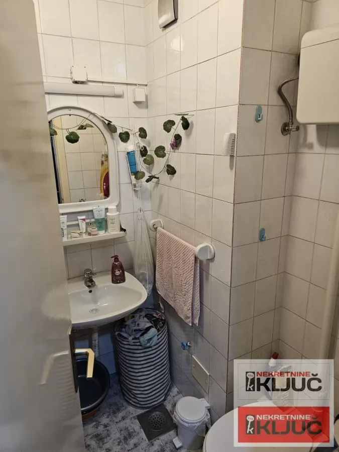 Dobra garsonjera un blizini centra/Kraljevog parka/ 8