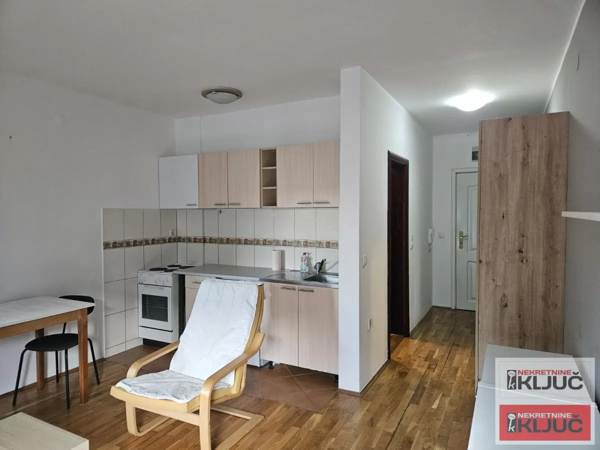 Garsonjera u centru Novog Sada, 28 m², 5/6 sprat 11
