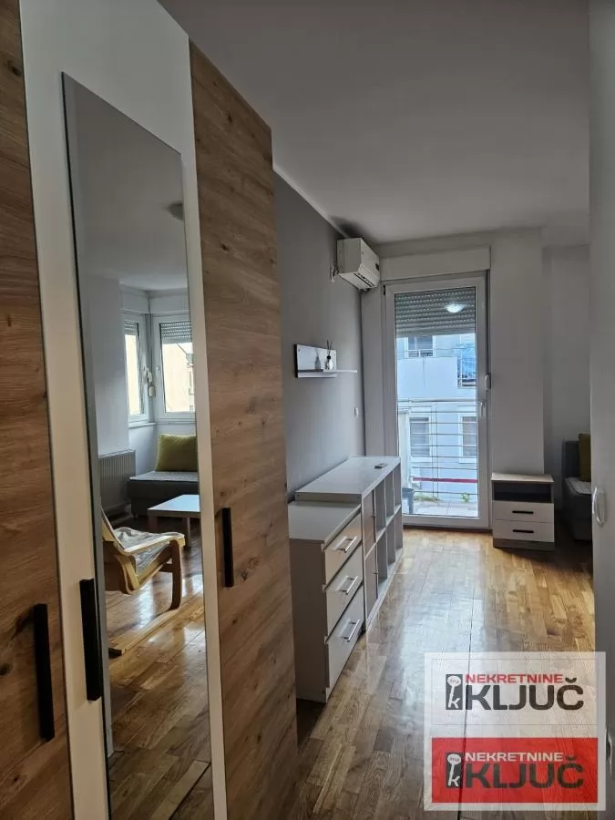 Garsonjera u centru Novog Sada, 28 m², 5/6 sprat 3