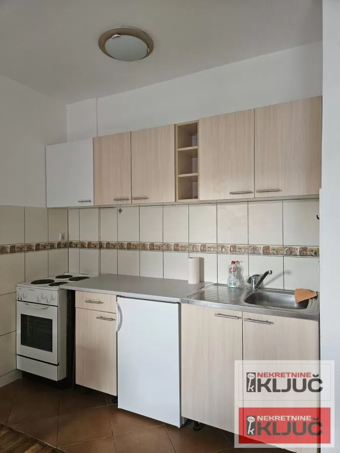 Garsonjera u centru Novog Sada, 28 m², 5/6 sprat 5