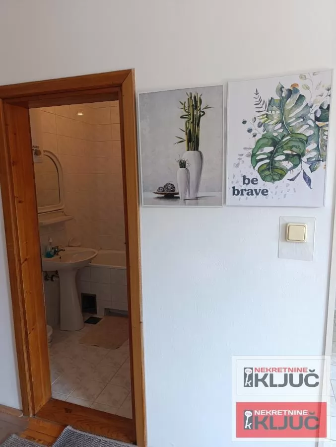 GRBAVICA IZDAJE SE NAMEŠTENA GARSONJERA 11