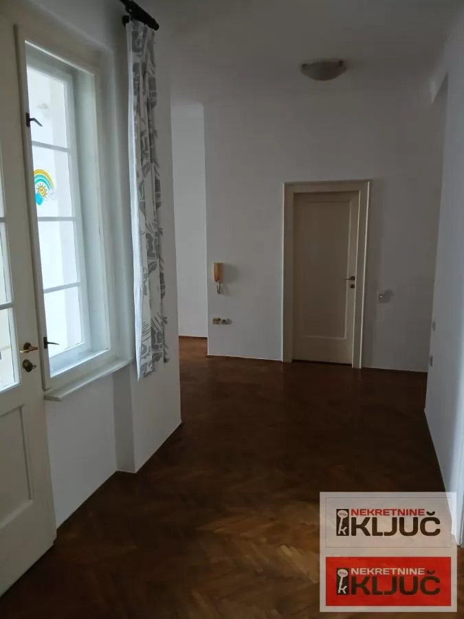 KOD IZVRŠNOG VEĆA, 70m2, Dvoiposoban, Salonac 1